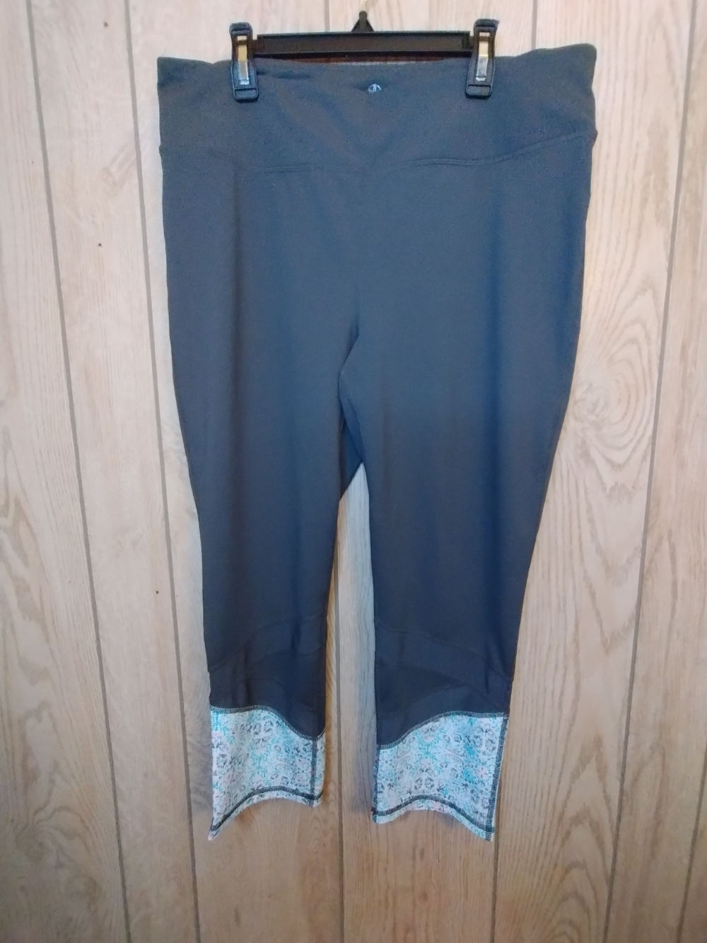 GAIAM Grey Cropped Leggings with Branded Waistband